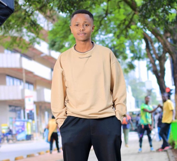 sholard_mancity's tweet photo. Billy mwangi is still missing  after being abducted by president William ruto govt goons and is being tortured 

Speak up for him 

Hashtag 
👉🏻 #RutoMustGo 
👉🏻 #BillyMwangi

Ruto must go ⚡⚡ https://t.co/oLuubLcSuf