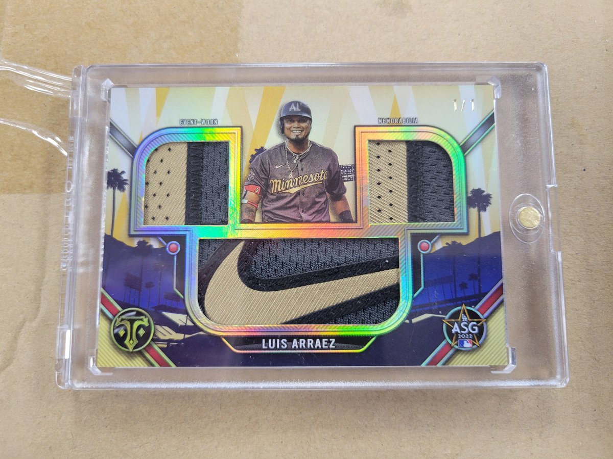 Lpage622's tweet photo. My #1of1day hit from @Topps triple threads https://t.co/nnFUi2au0J