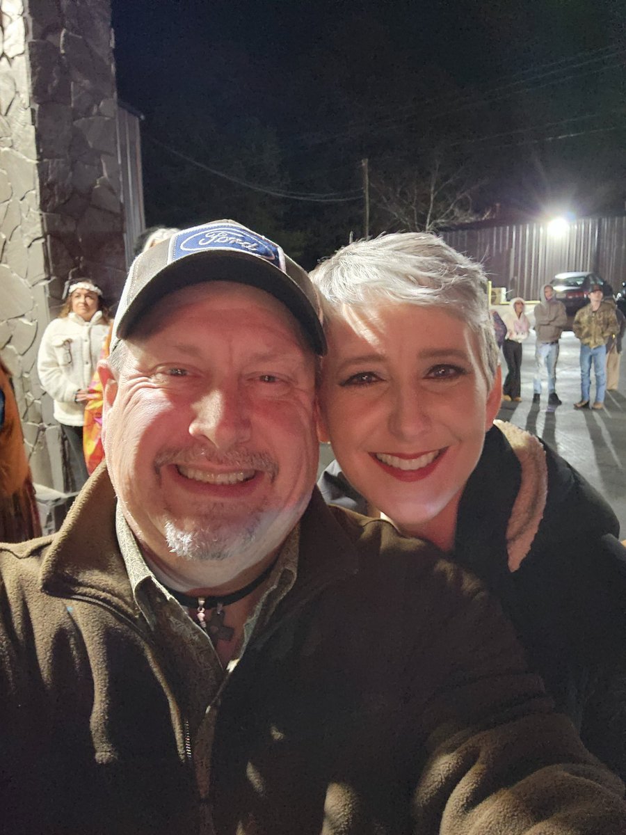 gbass514's tweet photo. Happy New Year to everyone! May God's blessings flow on your life, business, and relationships throughout 2025! #thrivein25 #RichardBurnham #SaltNetDigitalAgency #MobiliQuest #bajiosunglasses #kistlerrods #inthelightart #marketingagency https://t.co/QOXvv7wMme