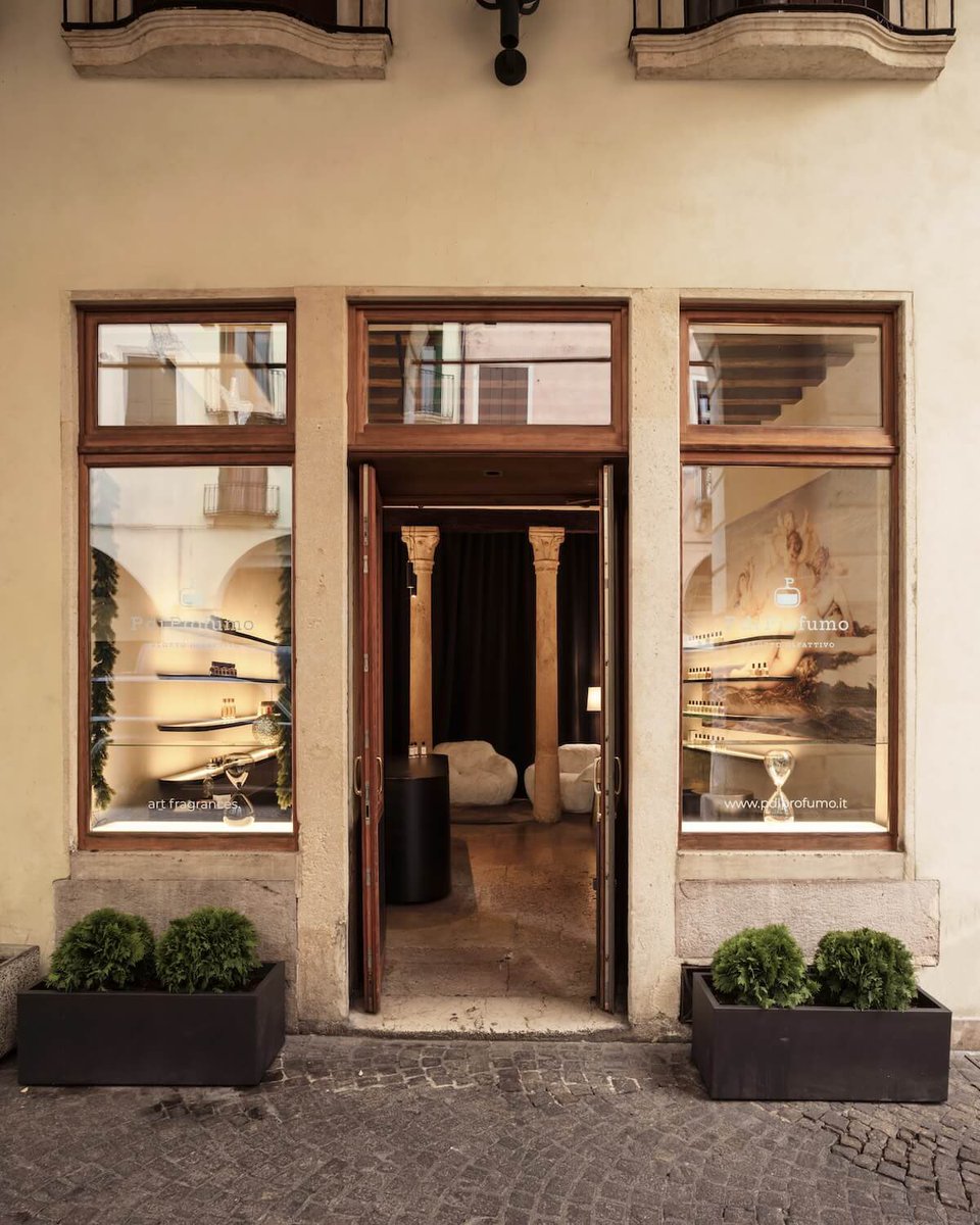 suzybydesign's tweet photo. “P di Profumo” fragrance store designed by Marco Gregori, Nicolò Lollo and Paola Zuin in Vicenza, Italy https://t.co/4ULVvv4VMn