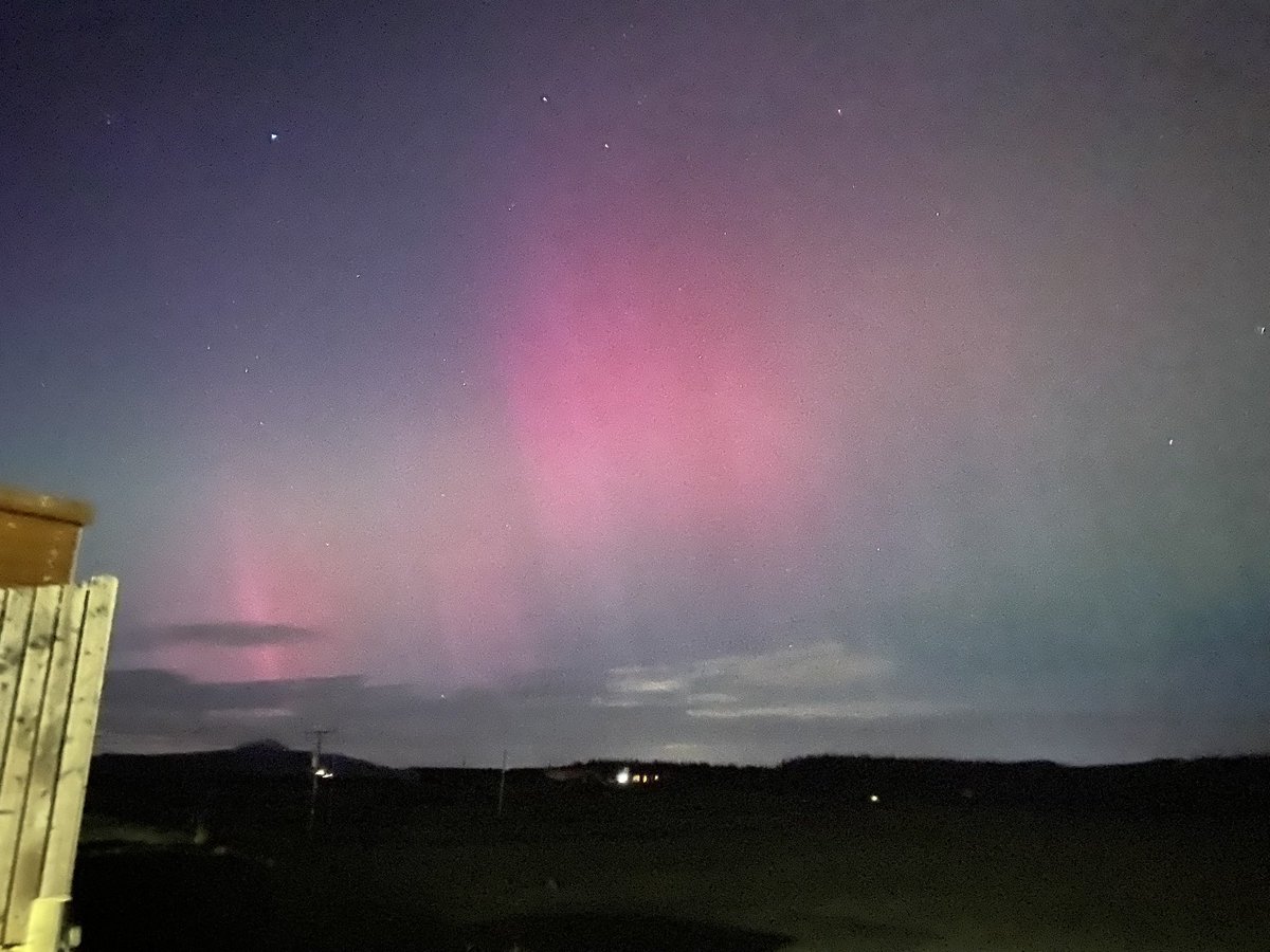 Susangolfnski's tweet photo. Nature’s fireworks in Fife to celebrate the New Year tonight! All the best for 2025 to everyone 🥂 https://t.co/swbQU1ciXm