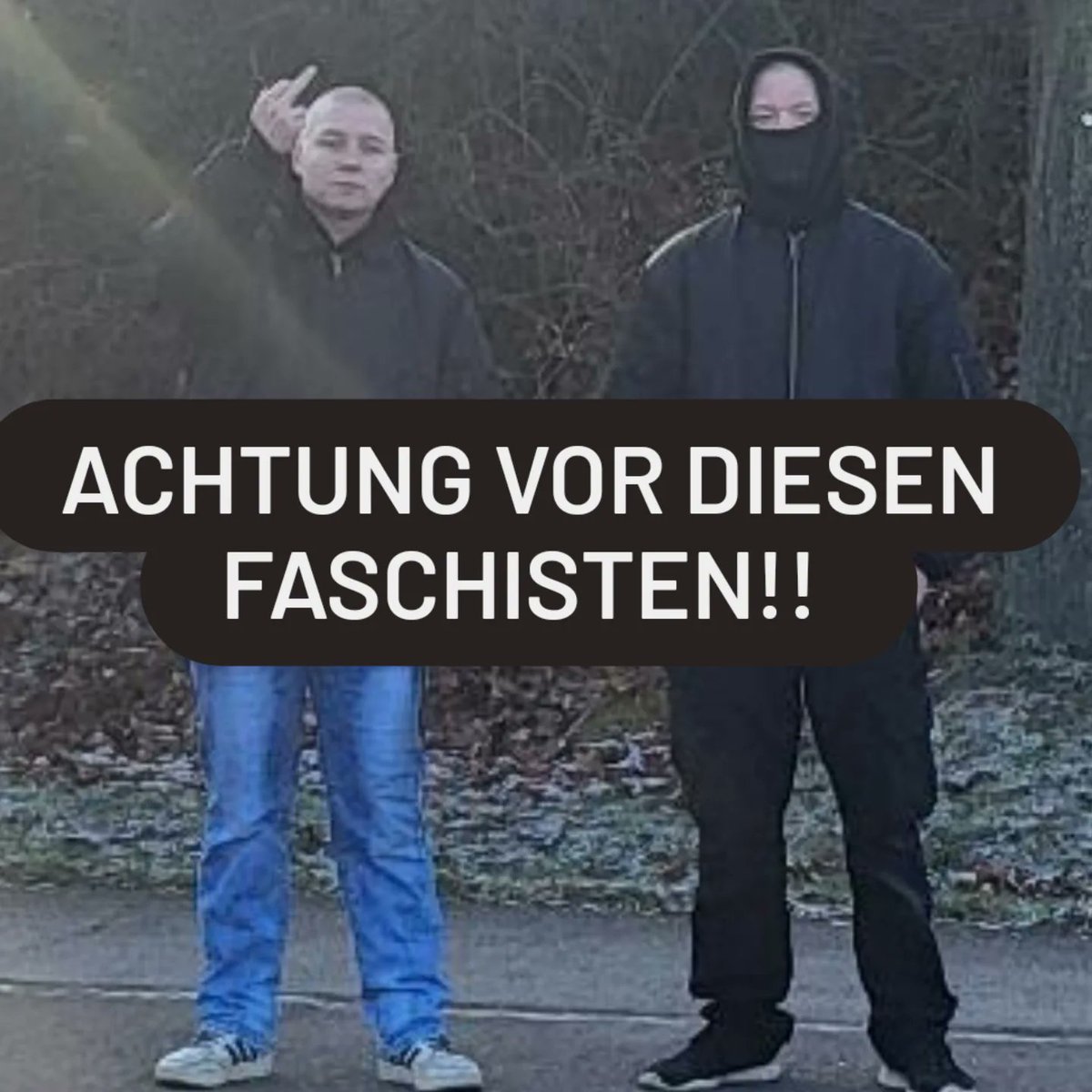 TassiloTimm's tweet photo. Einer unserer Plakatiertrupps wurde am Montag von Faschisten in Erfurt-Herrenberg bedroht.

Die selben tauchten dann abends beim sog. Montagsspaziergang von "Freies Thüringen" auf

Alle Antifaschisten, die in den nächsten Wochen im Wahlkampf aktiv sein werden: passt auf euch auf! https://t.co/pXrKhgLWfU