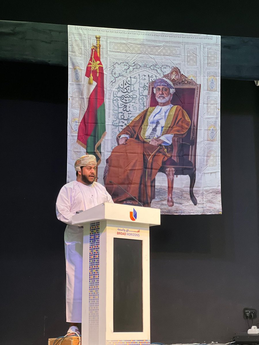 BilarabBinSulta's tweet photo. كما شارك الأستاذ بدر الهنائي في تقديم كلمة الخريجين لدفعات المعهد التخصصي للتدريب المهني للمعلمين للدفعات الرابعة والخامسة والسادسة. https://t.co/6VCIpmLrdr