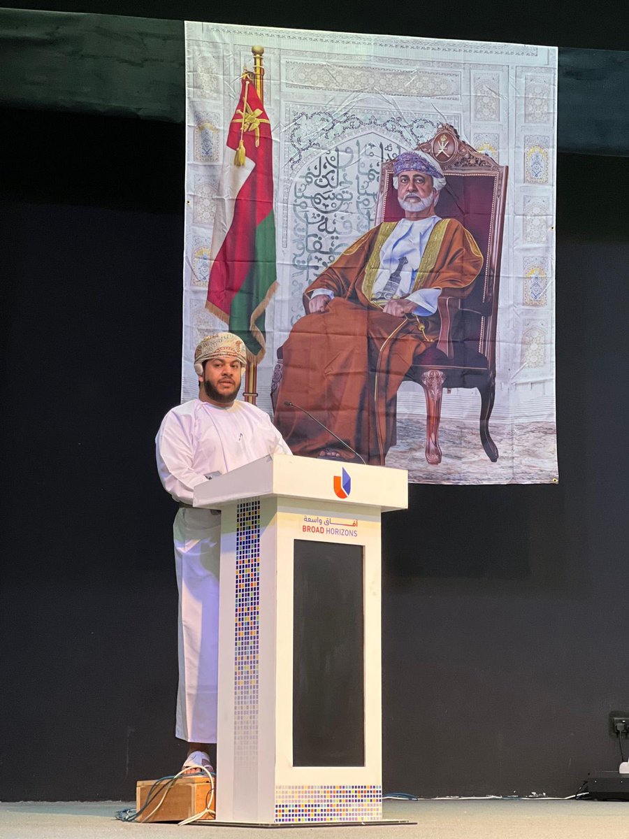 BilarabBinSulta's tweet photo. كما شارك الأستاذ بدر الهنائي في تقديم كلمة الخريجين لدفعات المعهد التخصصي للتدريب المهني للمعلمين للدفعات الرابعة والخامسة والسادسة. https://t.co/6VCIpmLrdr