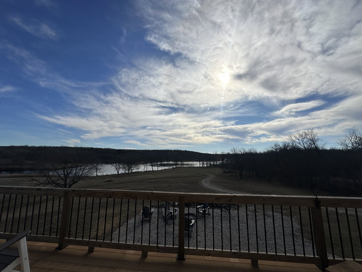 jdKC2024's tweet photo. @Fynnderella1 Same in rural KS today!!  I’ve been sitting here thinking about it and then saw this post. Had to share! Time of pics…8:09am, 10:28am and 11:58am CST 🤬 https://t.co/8Na7VolIit