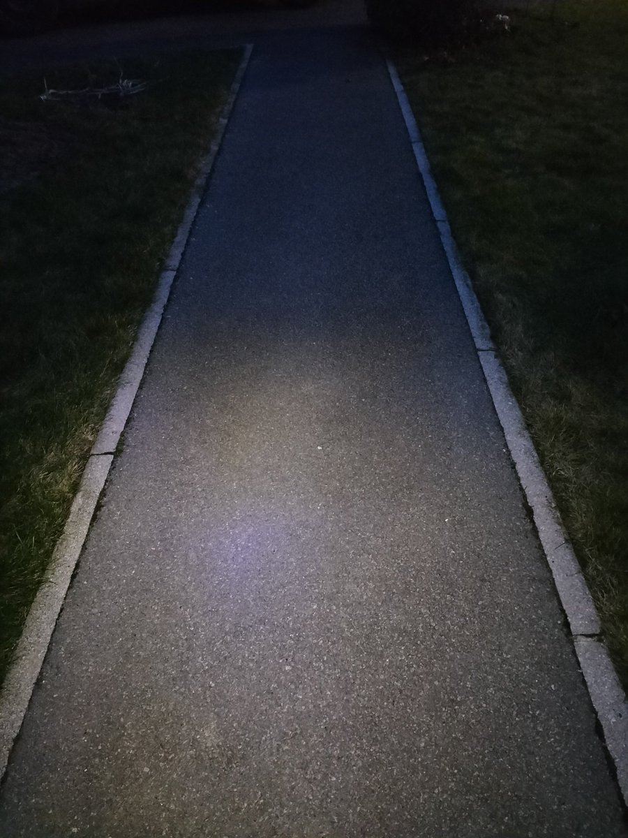 Cela est reparti pour une nouvelle année ! 

Sortie quotidienne 👣  🔦

😉 #teamsport #faitesdusport #santé #capitalsanté #bienêtre