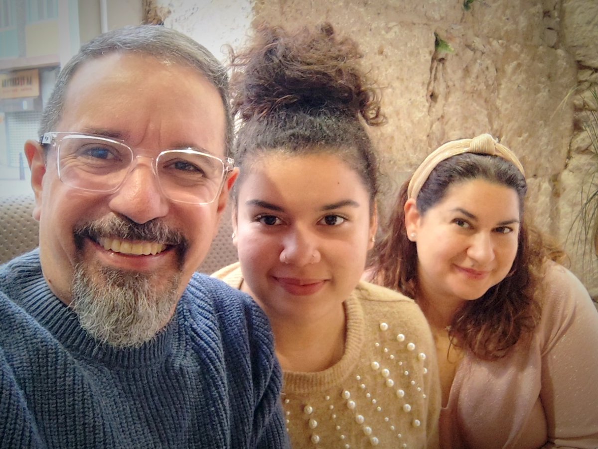 javiermanfredo's tweet photo. Mi Pequeña Familia, estás dos mujeres son el enfoque de mi vida en la tierra.  Proveer para ella y equiparlas con lo necesario para lograr cumplir el propósito de Dios en sus vidas, tener para el sustento diario y sentirse seguras y protegidas es mi primera misión en la vida. https://t.co/yxJorgAgyS