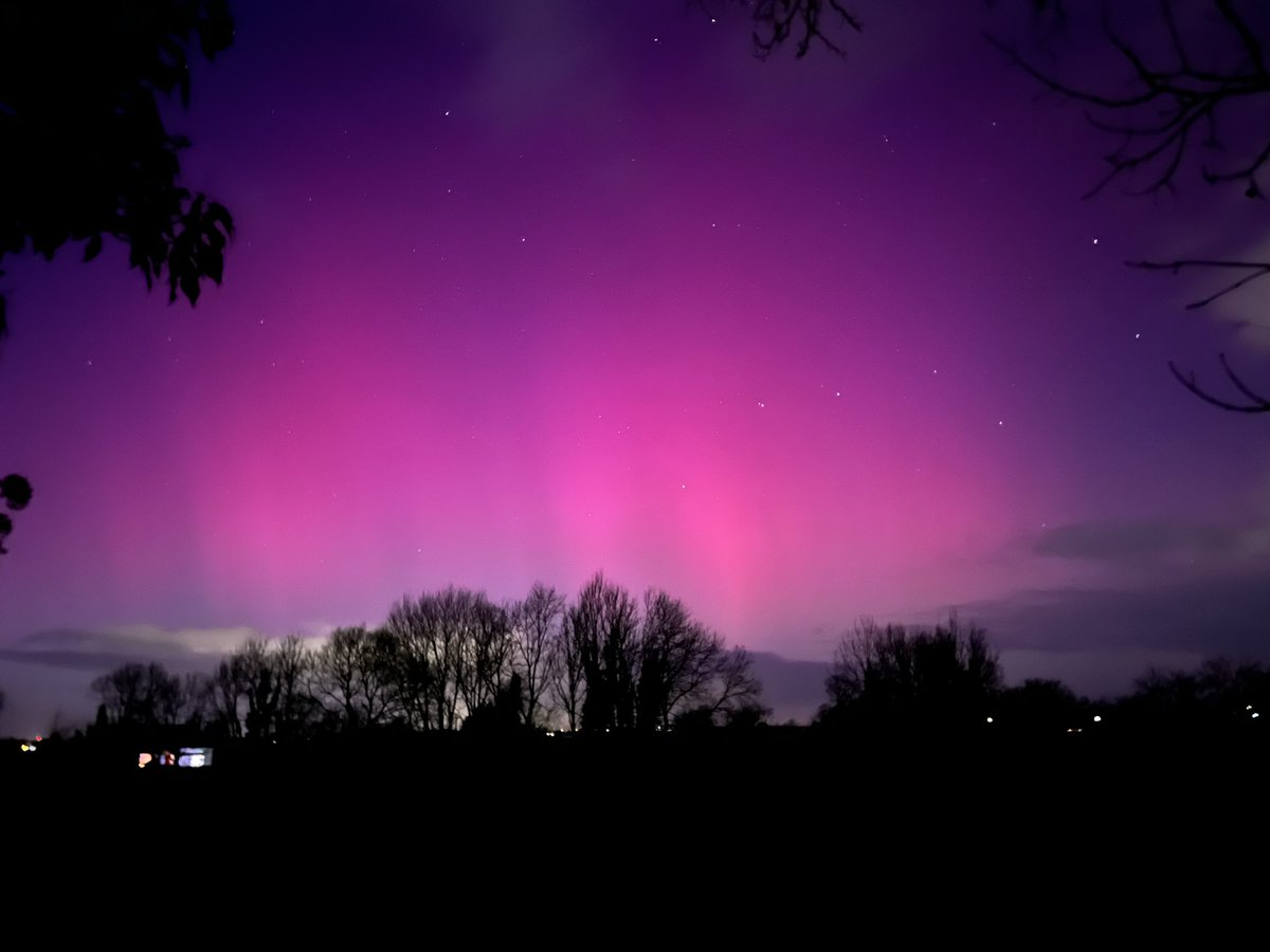 Aurora_Irl's tweet photo. Aurora to start off 2025 in Limerick, Ireland. @CarlowWeather @AstronomyIRL @VirtualAstro @ThePhotoHour @Limerick_Leader @limerickpost #limerick #ireland #aurora #northernlights https://t.co/l9oi7IOTXM