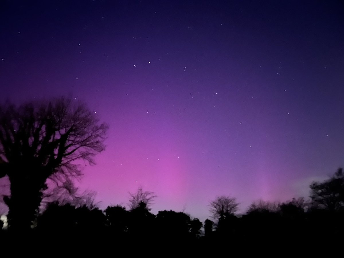 Aurora_Irl's tweet photo. Aurora to start off 2025 in Limerick, Ireland. @CarlowWeather @AstronomyIRL @VirtualAstro @ThePhotoHour @Limerick_Leader @limerickpost #limerick #ireland #aurora #northernlights https://t.co/l9oi7IOTXM
