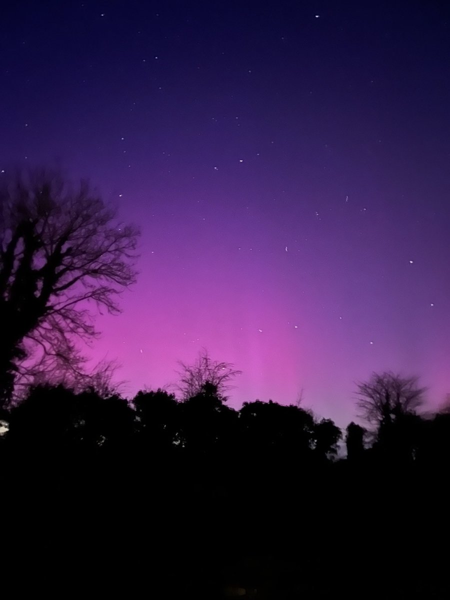 Aurora_Irl's tweet photo. Aurora to start off 2025 in Limerick, Ireland. @CarlowWeather @AstronomyIRL @VirtualAstro @ThePhotoHour @Limerick_Leader @limerickpost #limerick #ireland #aurora #northernlights https://t.co/l9oi7IOTXM
