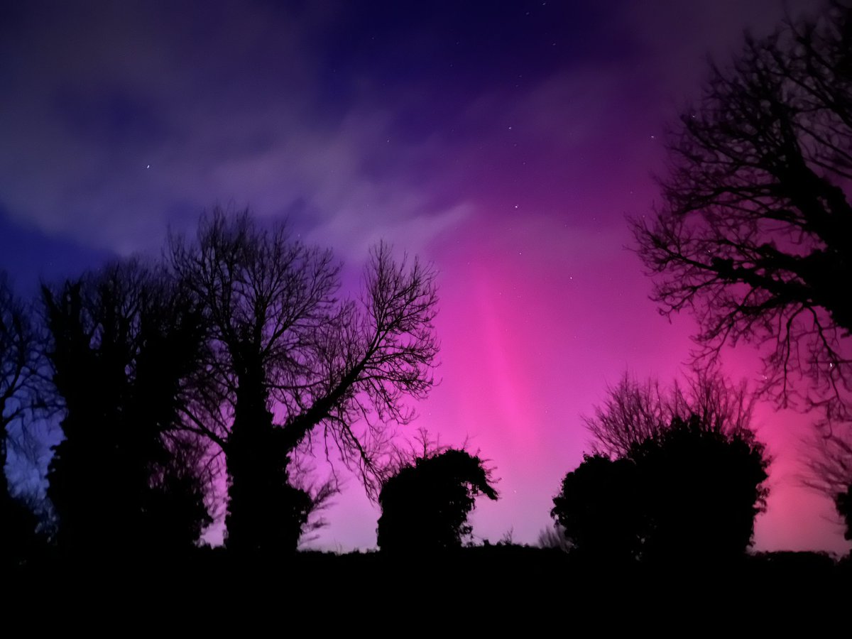 Aurora_Irl's tweet photo. Aurora to start off 2025 in Limerick, Ireland. @CarlowWeather @AstronomyIRL @VirtualAstro @ThePhotoHour @Limerick_Leader @limerickpost #limerick #ireland #aurora #northernlights https://t.co/l9oi7IOTXM