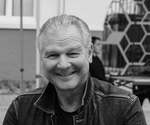 Ein Moment, in dem Fassungslosigkeit und Entsetzen es unmöglich machen, die richtigen Worte zu finden. Borussia Dortmund trauert um seine Legende Wolfgang ‘Teddy’ de Beer. Unsere Gedanken sind bei seiner Familie und allen, die ihn geliebt haben. Ruhe in Frieden, Teddy.