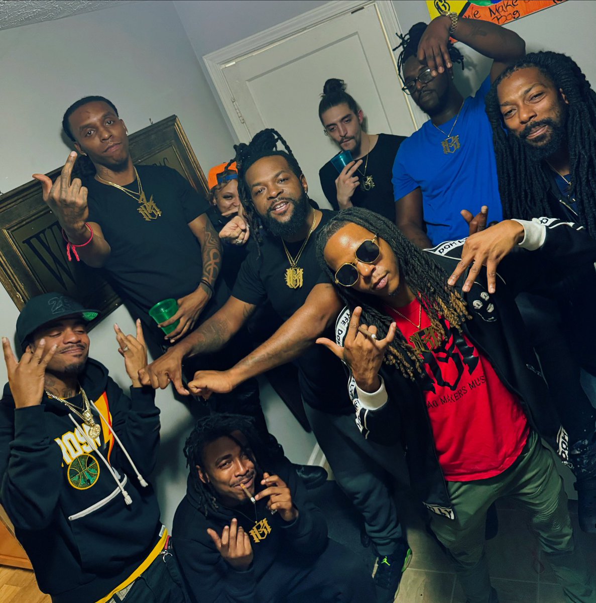 bagmakersmusic's tweet photo. “Be Yourself; Everyone Else Is Already Taken!!!!
.
“We Are The Bag Makers” (Some Missing)
.
#2025 #bagmakersmusic #bmm #weafamily #bdoublem #bagmakers #themakers #bagmakersbrand #musicartist #music #artist #explorer #explorar #exploremore #explore #explorepage #explorepage✨ https://t.co/irmWqyHr6V