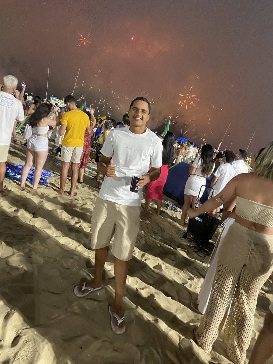 femedeusg12's tweet photo. Feliz ano novo 2025🍾❤️ https://t.co/fShq4dplZZ