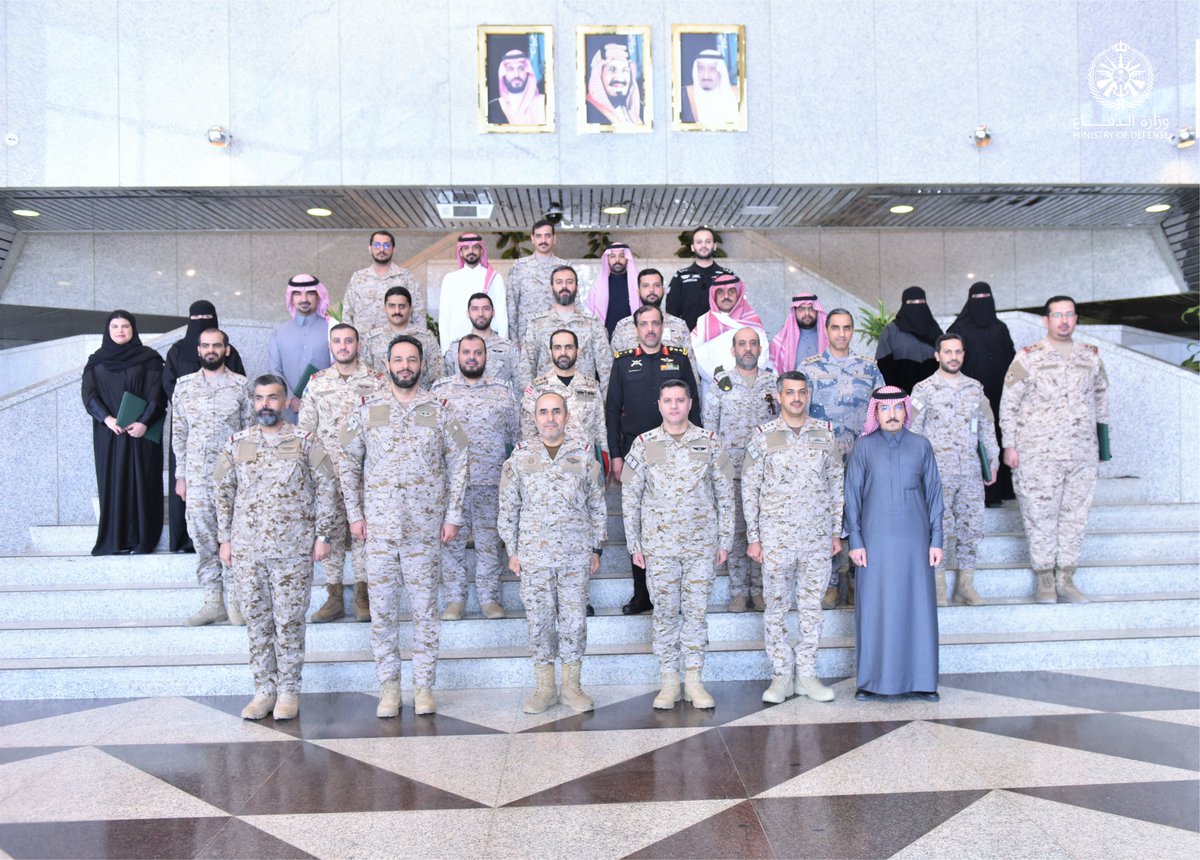 modgovksa's tweet photo. #جامعة_الدفاع_الوطني تُخرِّج الدفعة الرابعة من برنامج الدبلوم التنفيذي في القانون الدولي الإنساني. https://t.co/WYD3o1blOV