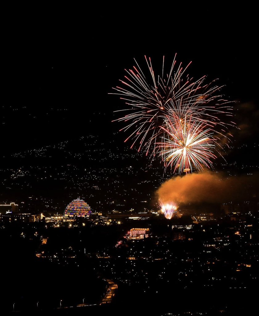 2025 is so bright, we’re gonna need shades! 😎✨ Cheers to a year of brilliance and endless possibilities! 🥂