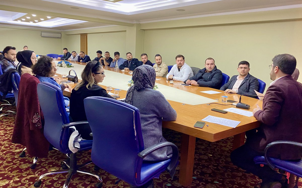 akgenclikordu's tweet photo. Haftalık Olağan İl Gençlik Kolları Yönetim Kurulu toplantımızı gerçekleştirdik.

4 Ocak Cumartesi günü Cumhurbaşkanımızın katılımıyla gerçekleştirilecek olan 8. Olağan İl Kongremiz için hazırlıklarımıza devam ediyoruz. https://t.co/kqc7TOV7DA