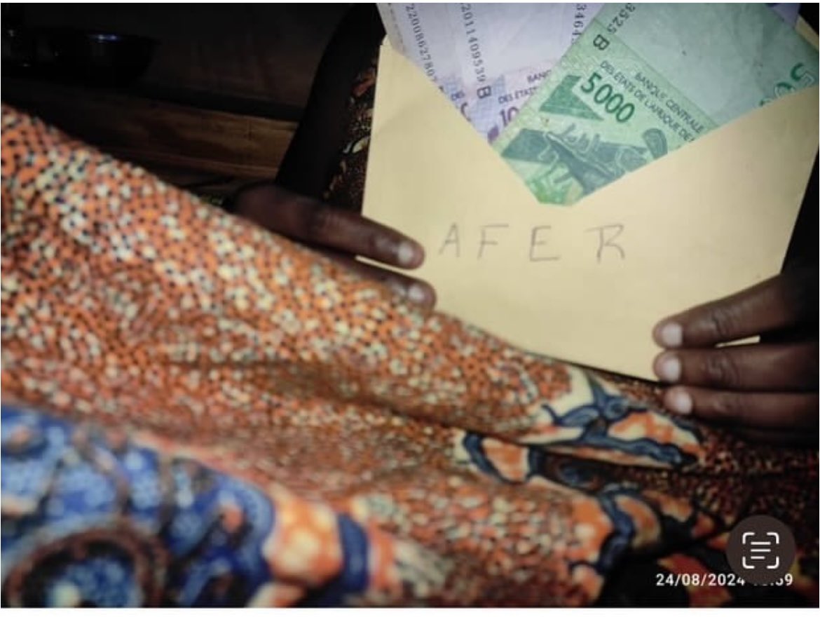 KarimaBACHABI's tweet image. Votre engagement change des vies. Ensemble, continuons en 2025 à apporter espoir et soutien à ceux qui en ont besoin.
Je vous souhaite une année pleine de paix, d santé et de succès.
Avec toute ma gratitude,
Bachabi Karimatou  
Présidente d @AferAssociation 
#HumanitarianWorker