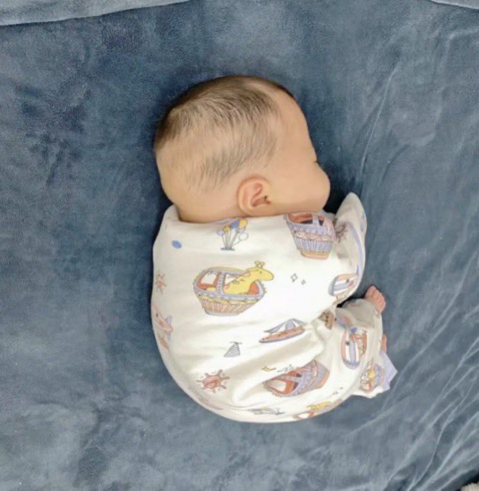 chinesegon's tweet photo. wake up son. time to get ready to leetcode https://t.co/RnEE2KYcpc