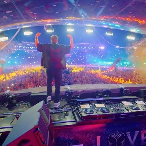 malusita76's tweet image. #AñoNuevo 
#Excelsa vuelve hacerlo, ahora nos recetó 12 millones de pesos por una vil renta de bocinas y lucecitas para la perrada… 
Un DJ de talla internacional cobra la mitad y en un evento con una escenografía y ambientación muy superior. 

Polymarchs/ Tomorrowland