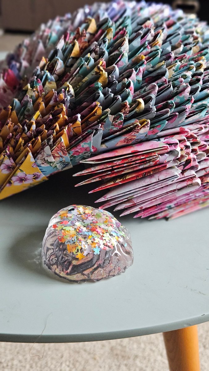 ACPaulk's tweet image. Happy New Year to all! Finally finished an origami human brain that doesn't look like a balled up piece of paper! Was more challenging than a gradient puzzle. (With extra epoxy brain for fun) #Origami #brain