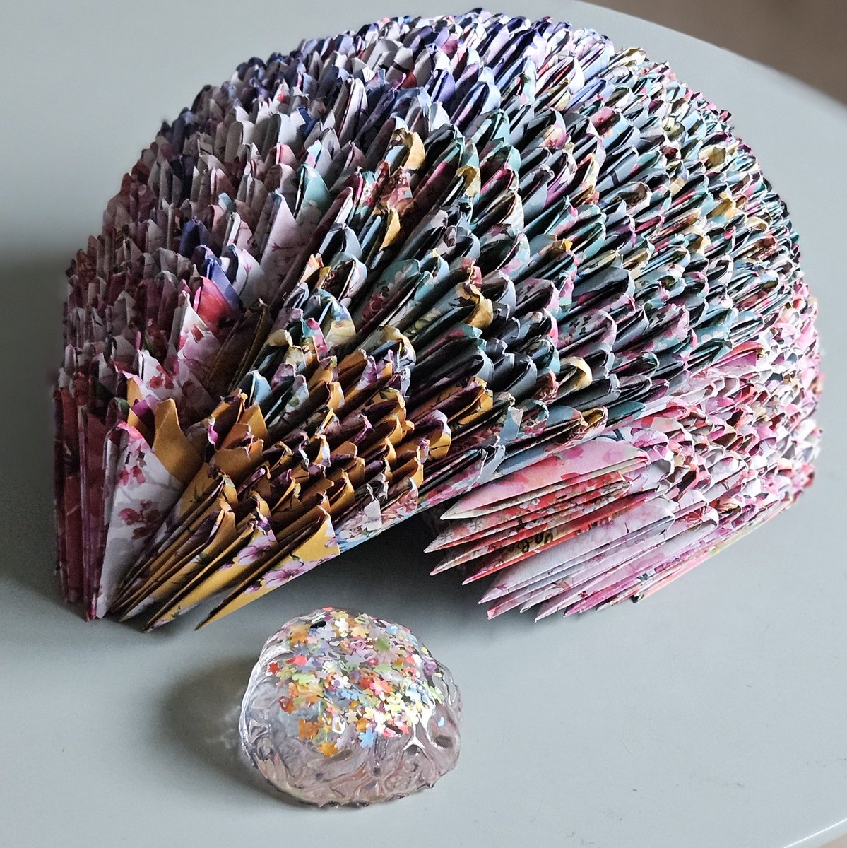 ACPaulk's tweet image. Happy New Year to all! Finally finished an origami human brain that doesn't look like a balled up piece of paper! Was more challenging than a gradient puzzle. (With extra epoxy brain for fun) #Origami #brain