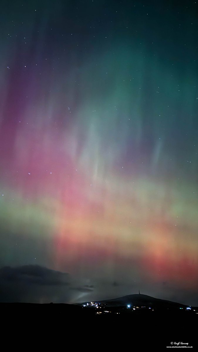 Nature's very own firework show - a beautiful and very active #Aurora for over an hour here in Shetland this evening.