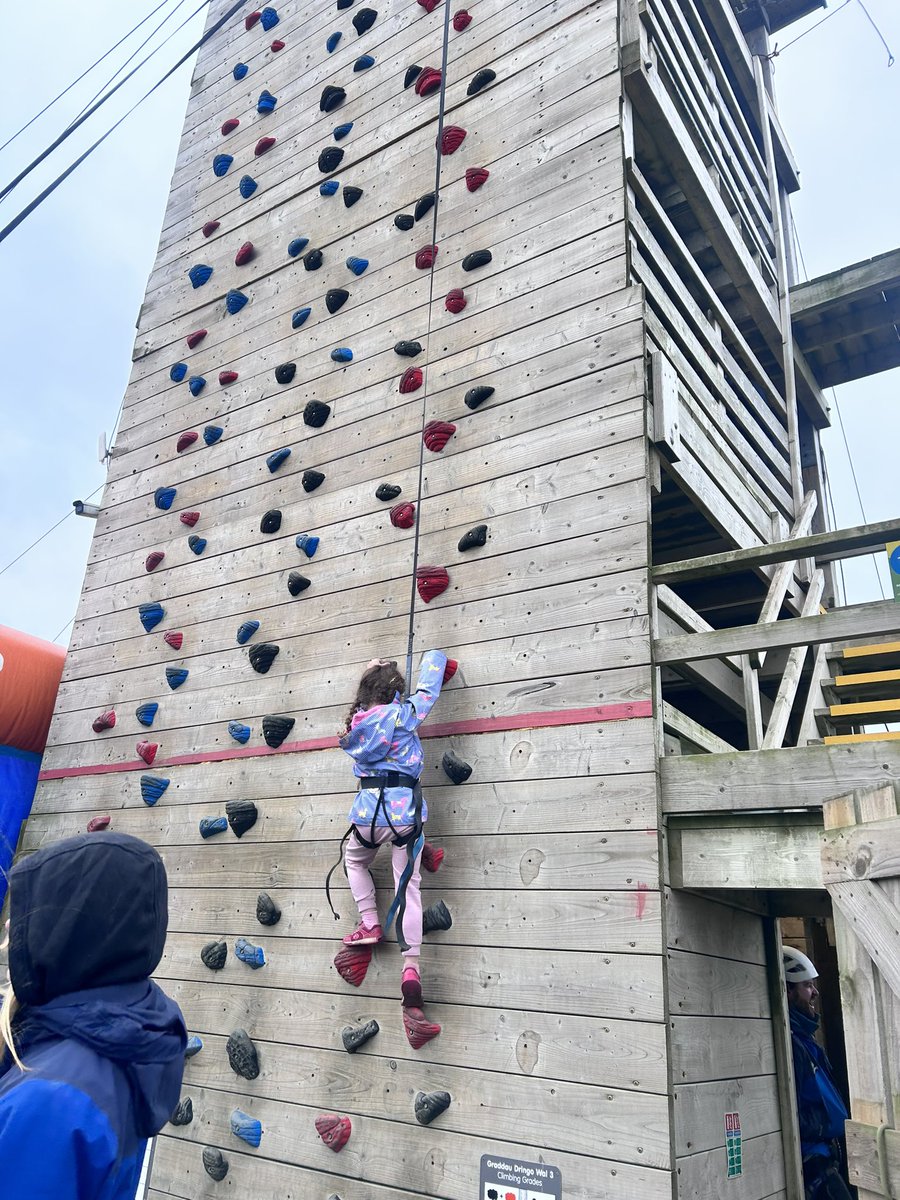 Aisling Pigott 🏴🇮🇪 (@dietitianwales) on Twitter photo Blwyddyn Newydd Dda
2024 brought lots of challenges, even more opportunity.
Looking forward to keeping climbing in 2025
<a href="/Urdd/">Urdd Gobaith Cymru</a> diolch for hospitality 🏴🏴🏴 Blwyddyn Newydd Dda
2024 brought lots of challenges, even more opportunity.
Looking forward to keeping climbing in 2025
<a href="/Urdd/">Urdd Gobaith Cymru</a> diolch for hospitality 🏴🏴🏴