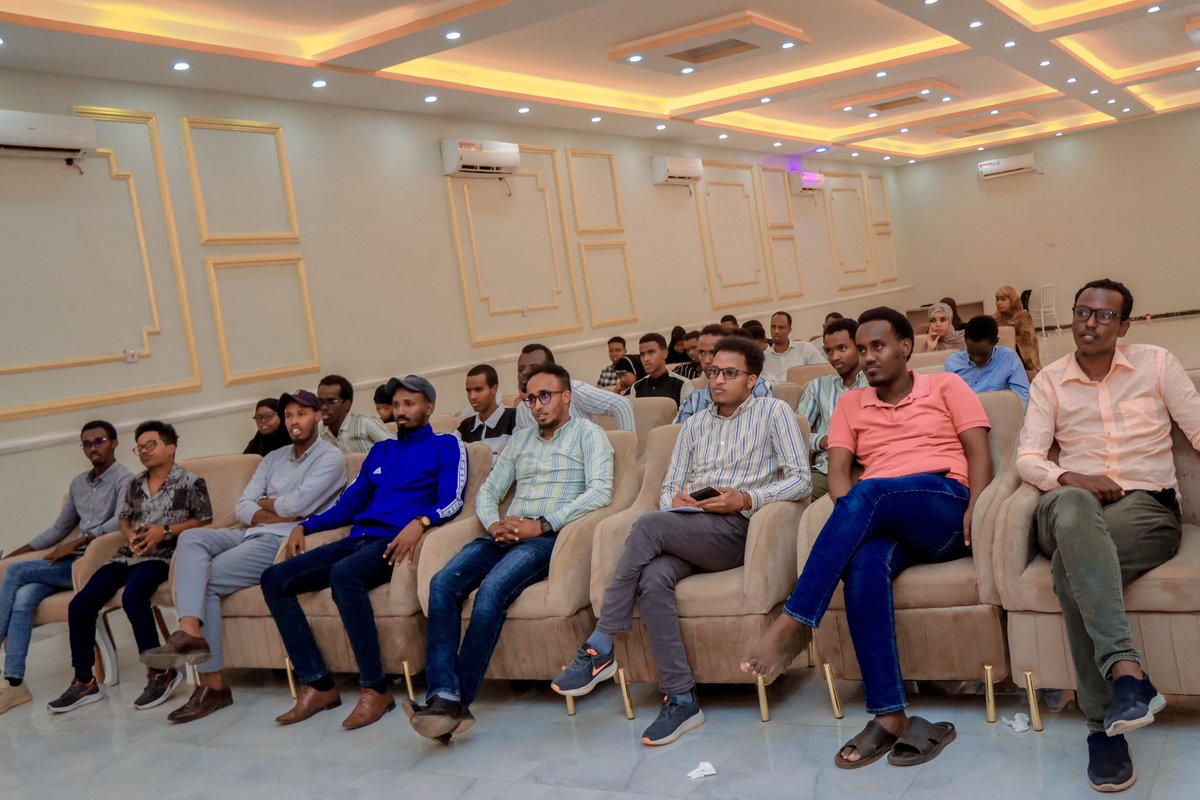 hanaqaadhub's tweet photo. This week at the Galmudug Bookfair in Dhusamareb, we held a special session focused on ‘Unlocking Potential: Turning Education Into Employment.’ We believe it will make a significant contribution to addressing unemployment. https://t.co/0hiJMHnzqj
