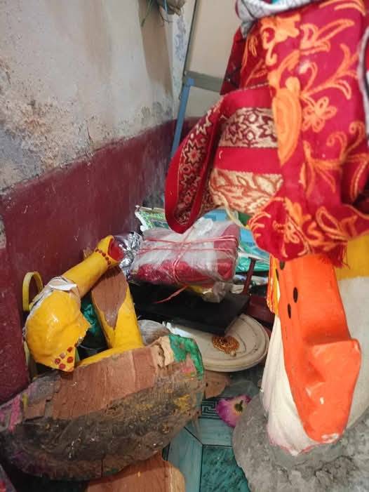 Niloy_Kr101's tweet photo. (01-01-2025) the Aditya Mahal, the Shebasram of Sri Sri Gauranga Mahaprabhu, was attacked and vandalized at approximately 7.30 AM in Moulvibazar, Bangladesh.😡

#SaveBangladehiHindus #Bangladesh #AllEyesOnBangladeshiHindus #freechinmoykrishnaprabhu #FreeChinmoyKrishnaDas https://t.co/XFYuMIKaAF