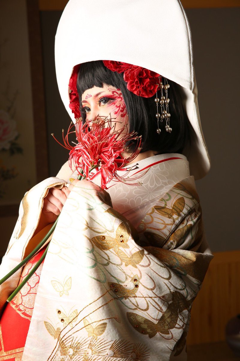 ViVi0725's tweet photo. 🌅🎍 謹賀新年 🎍🌅

明けましておめでとうございます👘
本年も宜しくお願いします⛩️🦊

#狐の嫁入り #撮影会モデル
#アートメイク #コスプレ #白無垢 https://t.co/KtyAiKInbl