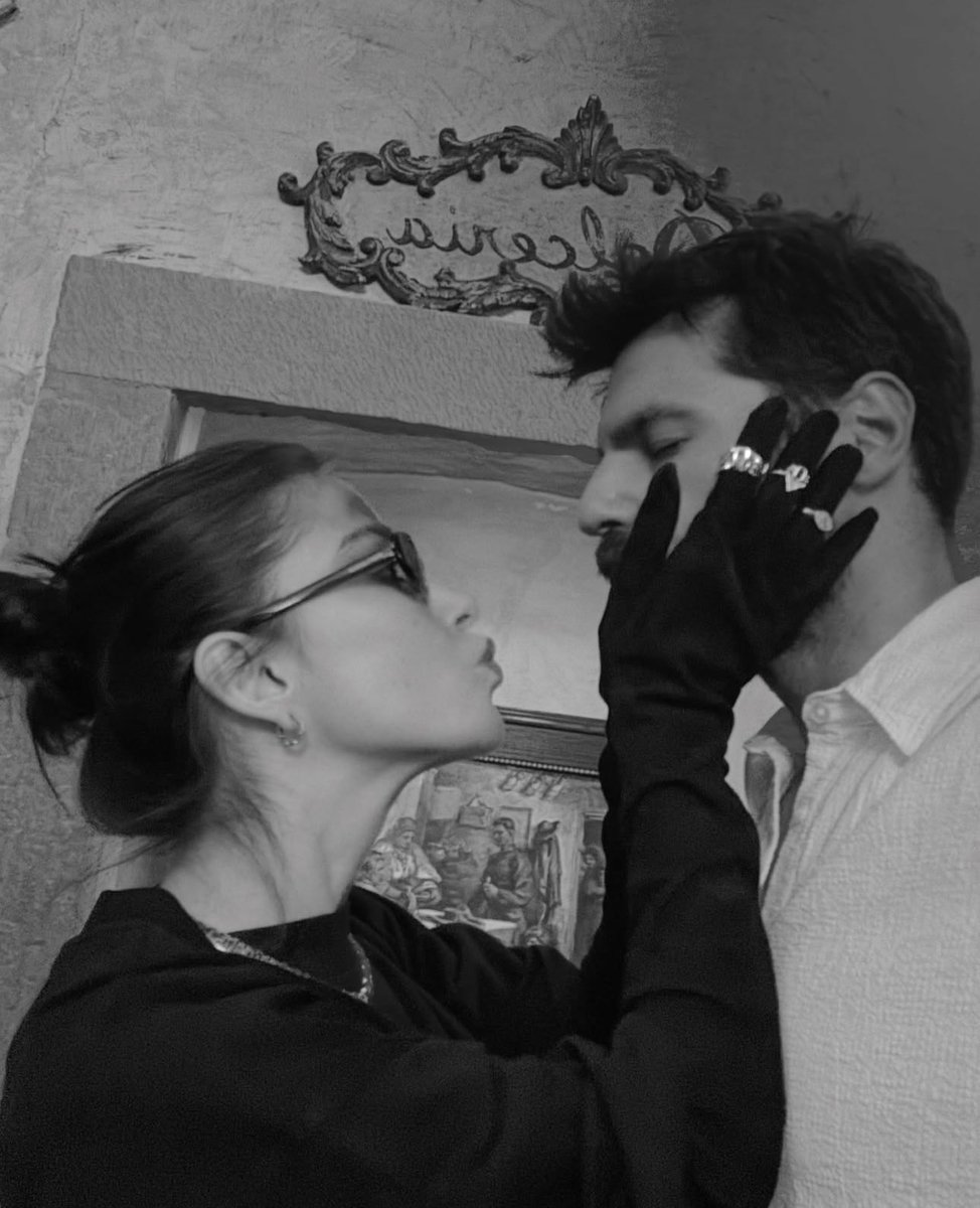 "Bir sözcüğe sığdırdığın dünyayı seviyorum."

| Şükrü Erbaş | 👩🏻‍❤️‍👨🏻♡
#ÖzgeGürelÇayoğlu #SerkanÇayoğlu #ÖzSer ∞