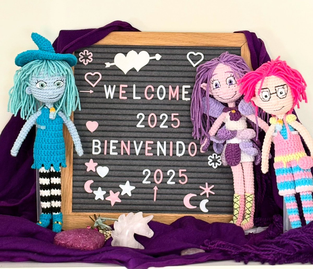Welcome 2025. I wish you all a great year, filled with joy, prosperity, peace, love and prosperity. 
💜🩷🩵
What are your goals for this new year?

#kidlit #HappyNewYear2025 #librosenespañol #Bienvenido2025