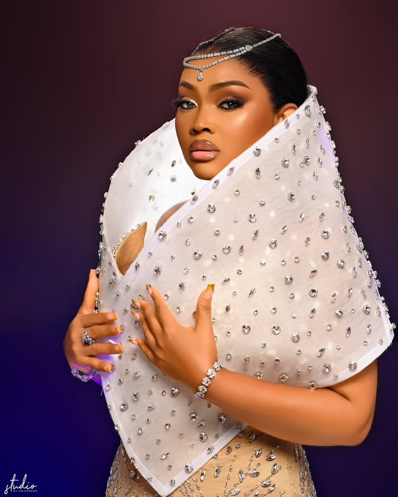 LuxviewMagazine's tweet photo. She turns 47 today, and #MercyAigbe remains an undeniably fabulous beauty icon. Each and every element of her image is distinctive and paved the way for enduring trends in both beauty and fashion. She’s the true MVP and we are sending warm birthday wishes to her 🎂 https://t.co/3uIoUrC9z9