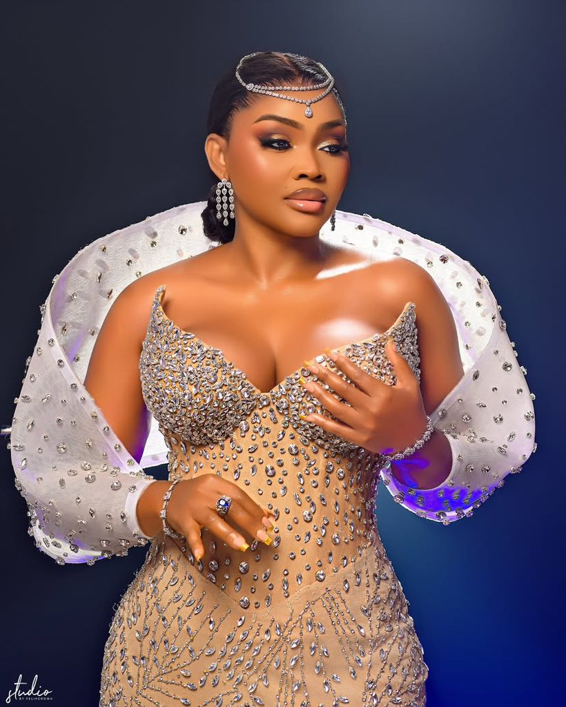 LuxviewMagazine's tweet photo. She turns 47 today, and #MercyAigbe remains an undeniably fabulous beauty icon. Each and every element of her image is distinctive and paved the way for enduring trends in both beauty and fashion. She’s the true MVP and we are sending warm birthday wishes to her 🎂 https://t.co/3uIoUrC9z9