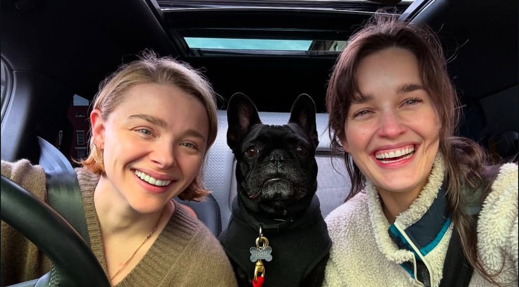 chloemoretz1pic's tweet photo. happy family!!!!! i hear wedding bells around 💍❤️ https://t.co/d4zMRXr9Of