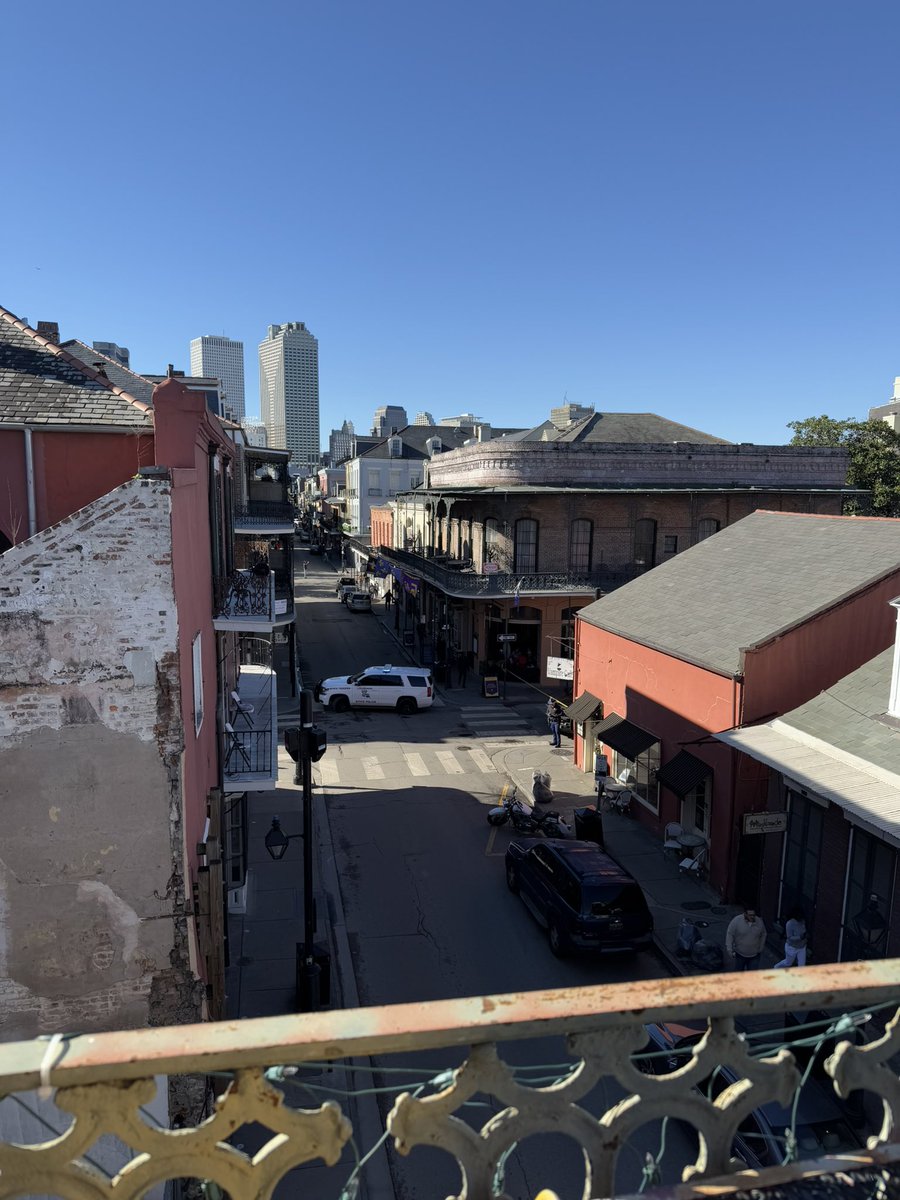 ChelseaMerrill's tweet photo. It’s eerily quiet in the French Quarter today. There are no street musicians or buskers and the only sound is sirens coming from all over the city 🥹 https://t.co/EIBTP6ljAu