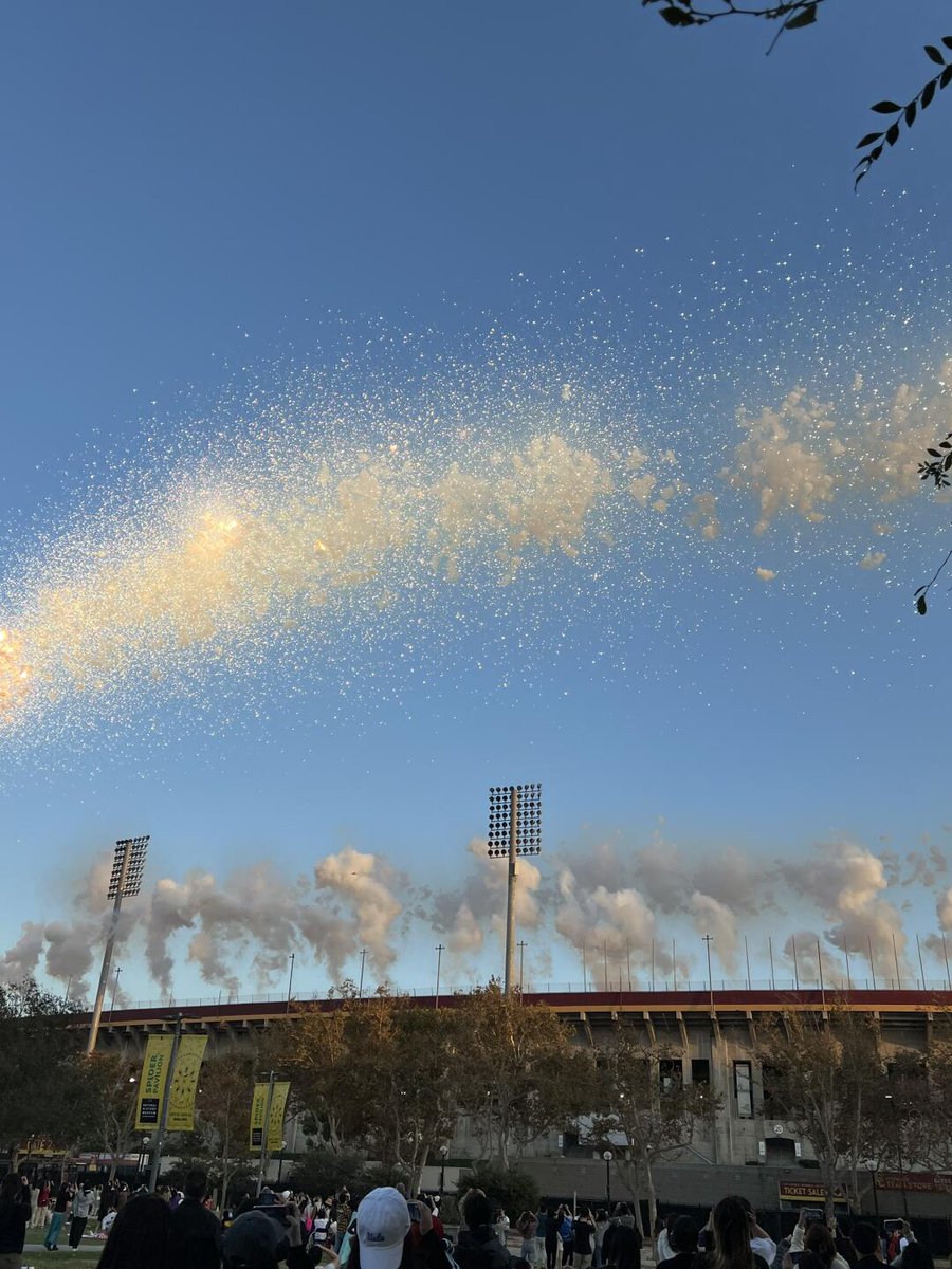 May your New Year be filled with s’mores and stargazing! ✨🔥🌌