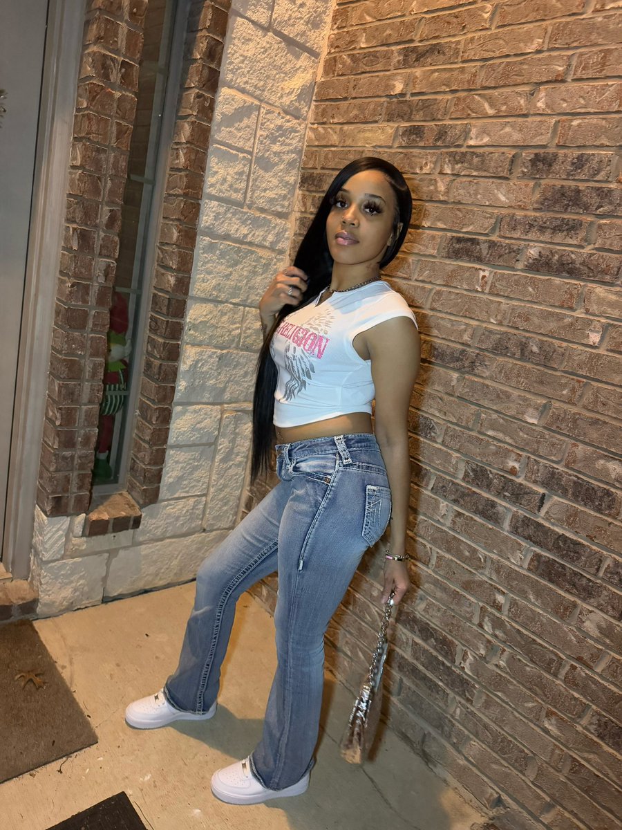 Lightskin bitch she toxic😏🙂‍↕️.