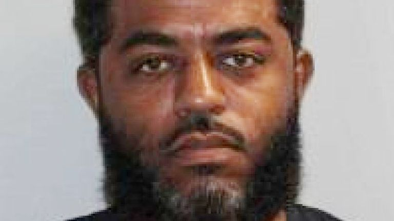 NapoLeon1226391's tweet photo. Attentat islamique à la Nouvelle-Orléans.
Je fais très court :
Nom : Shamsud-Din Jabbar
Drapeau de l'état islamique dans le véhicule.
Une fois de plus, un fois de trop, l'islam est bien le cancer de l'humanité !
Il faut en finir avec cette pseudo-religion de haine.
Oui ou non ? https://t.co/rQHBCRlw4I