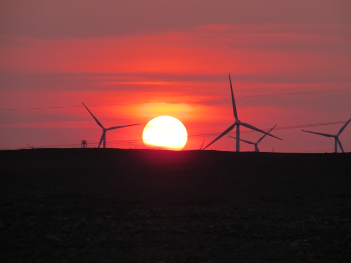 CGN_FR's tweet photo. Lorsque le premier rayon de lumière de la nouvelle année perce le ciel et illumine la terre, chaque recoin de CGN est également doté d'une nouvelle vitalité et d'un nouvel espoir.#nouvelleannée;#rayondelumière;#beauty;#bellview;#cleanenergy;#CGN https://t.co/sUWx9EinB2