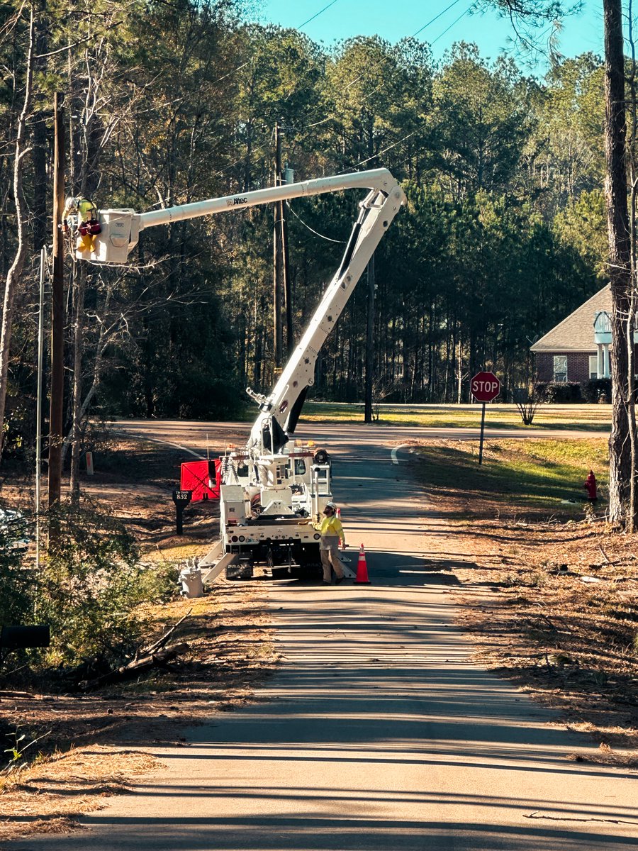 PraXel_Energy's tweet photo. Updates from Mississippi 🌪️

We’re grateful to play a role in the recovery efforts in the South. As the lights begin to come back on, it’s a reminder of the collective effort that makes it all possible.

#PraXelStrong #MississippiRecovery #PowerRestoration https://t.co/SgPPuvO5ww