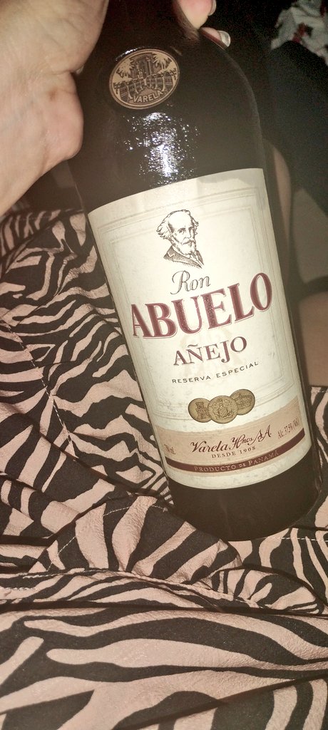 NAADIIE_'s tweet photo. @Vanejacquelinee 🩵💛Te amo🥂🎊 https://t.co/nK99cL6nAq