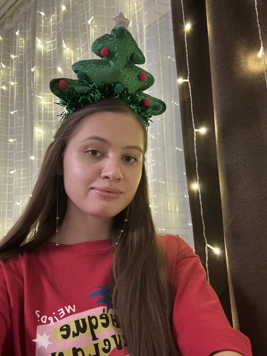 Хочу поздравить с наступившим Новым годом! 🎄
Желаю, чтобы 2025 был счастливым ✨