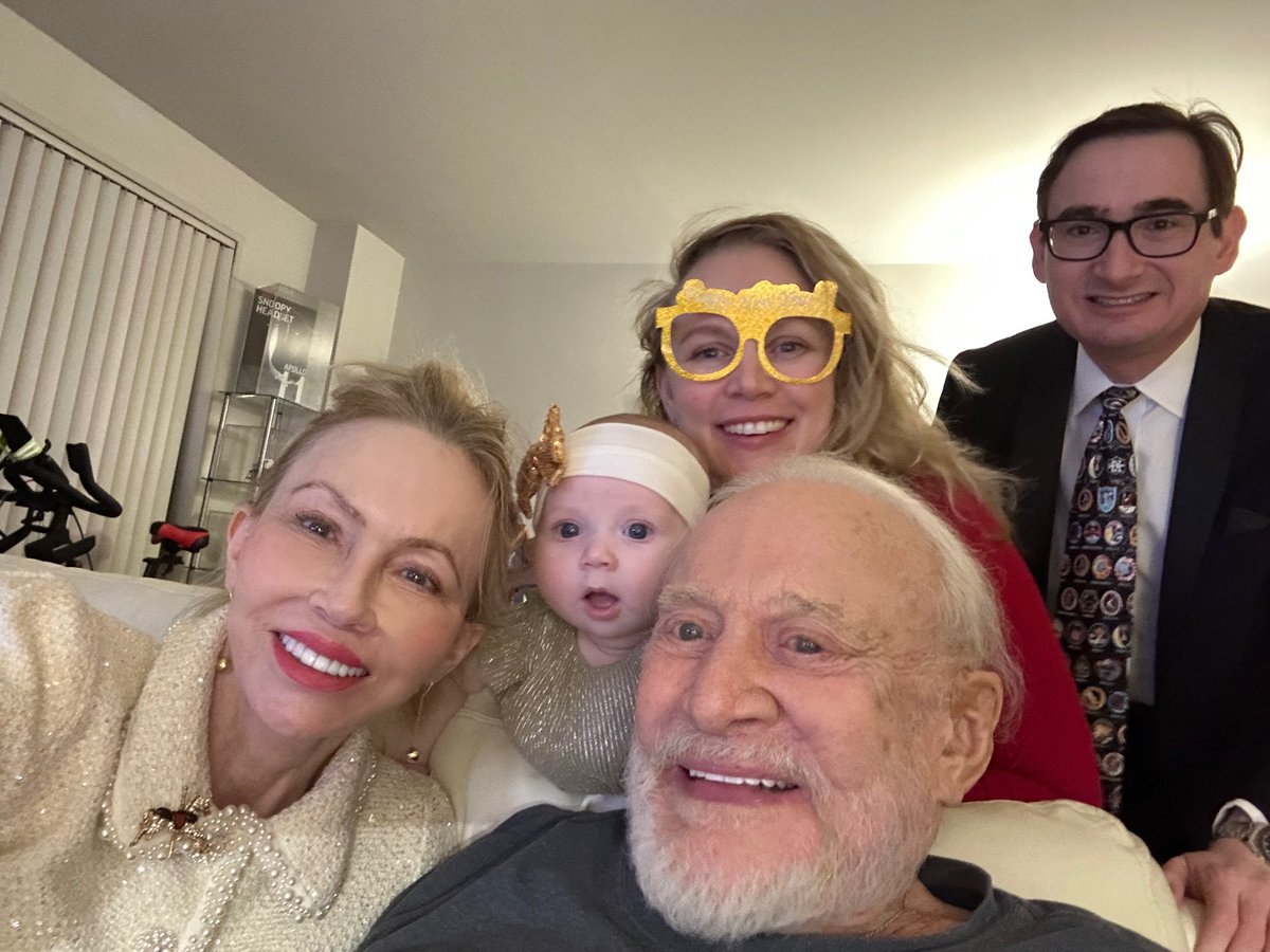 TheRealBuzz's tweet image. Happy New Year 2025! 
#OffToMars!