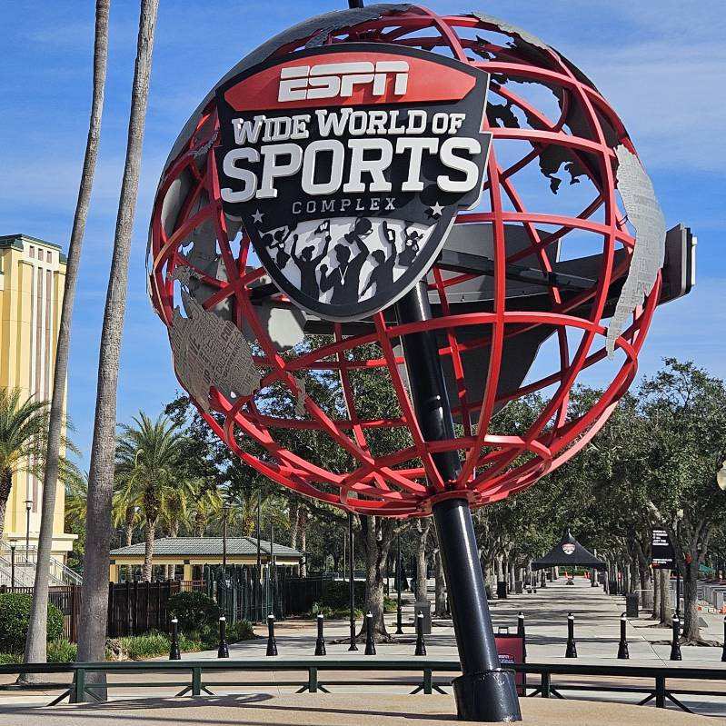 Happy New Year 🎊 from Orlando, Fla. congrats 🎉 to grandson Kam, 8th grade QB Ensworth MS. Nashville. 1 of 2 players from Tn. and only 75 kids from across the country to play in the 8th grade Under Amour next Gen All -American FB game on Thursday. Good luck champ! 🏈