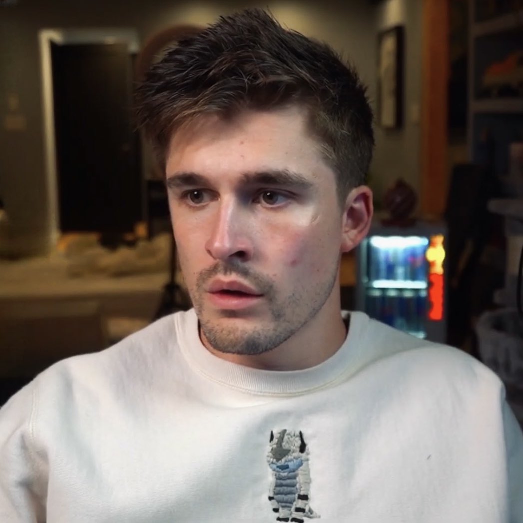 who's gonna give him the biggest tip tonight? 💸