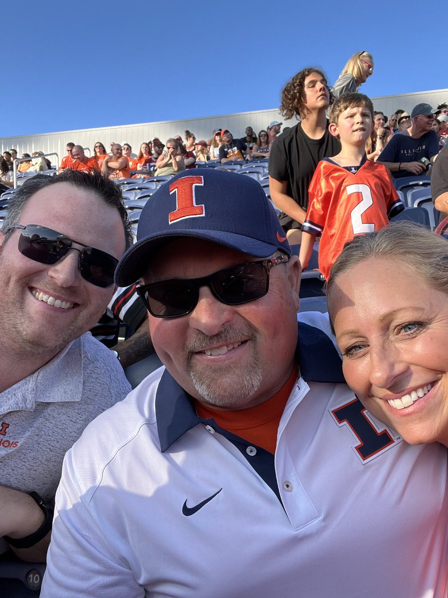 gregzeck's tweet photo. 24 hours later and I still can’t get over how great of a @CitrusBowl that was. Amazing job FL Citrus Sports. A perfect way to cap off a fantastic season for @IlliniFootball! An incredible gameplan drawn up by @BretBielema and his staff. Couldn’t be more proud of these #Illini https://t.co/XSafI95N59
