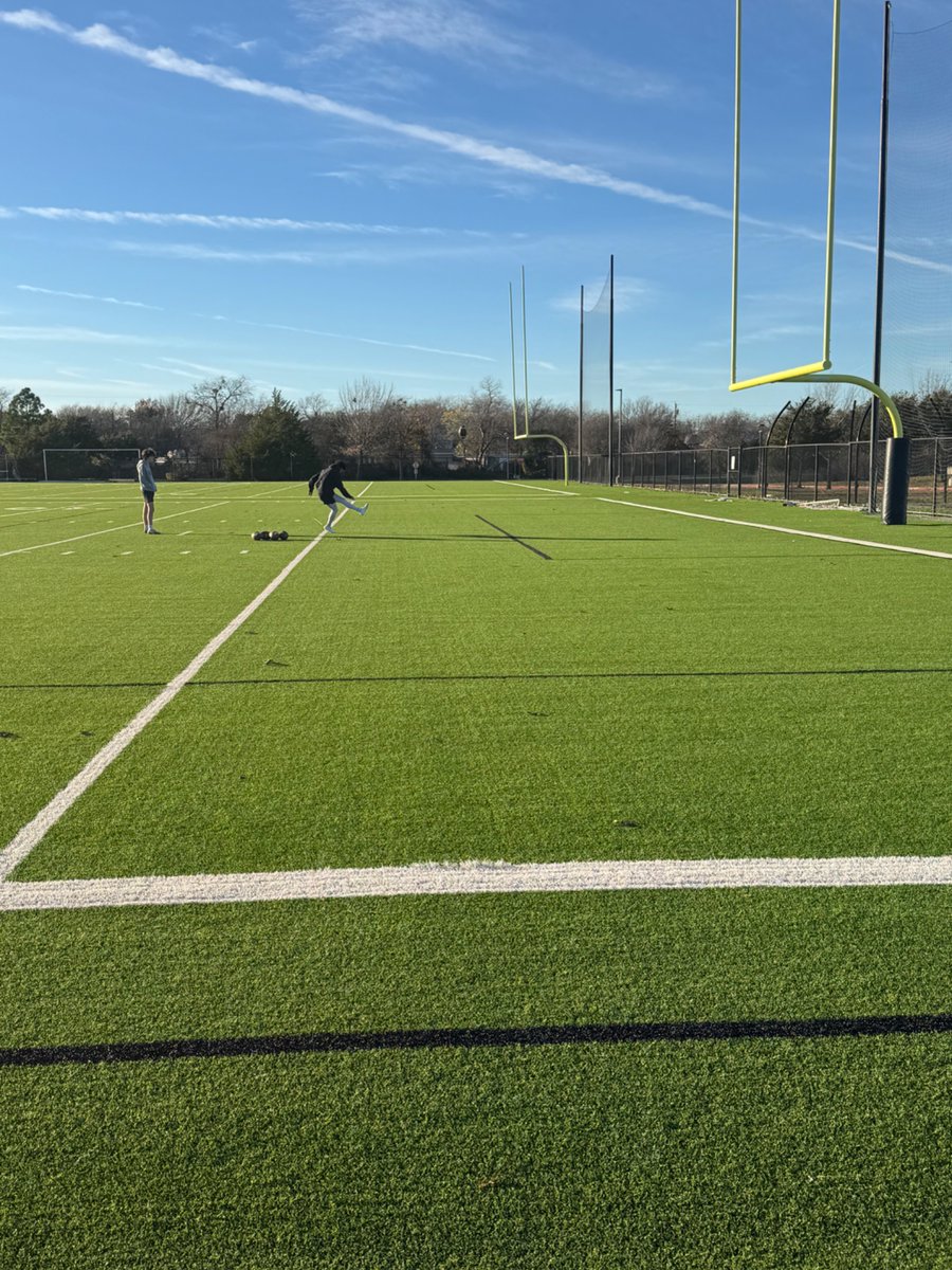 GraysonMillerK1's tweet photo. getting in new years eve work with my favorite kicker @Kyle_Gallegos18 https://t.co/IM4W1U4L4j