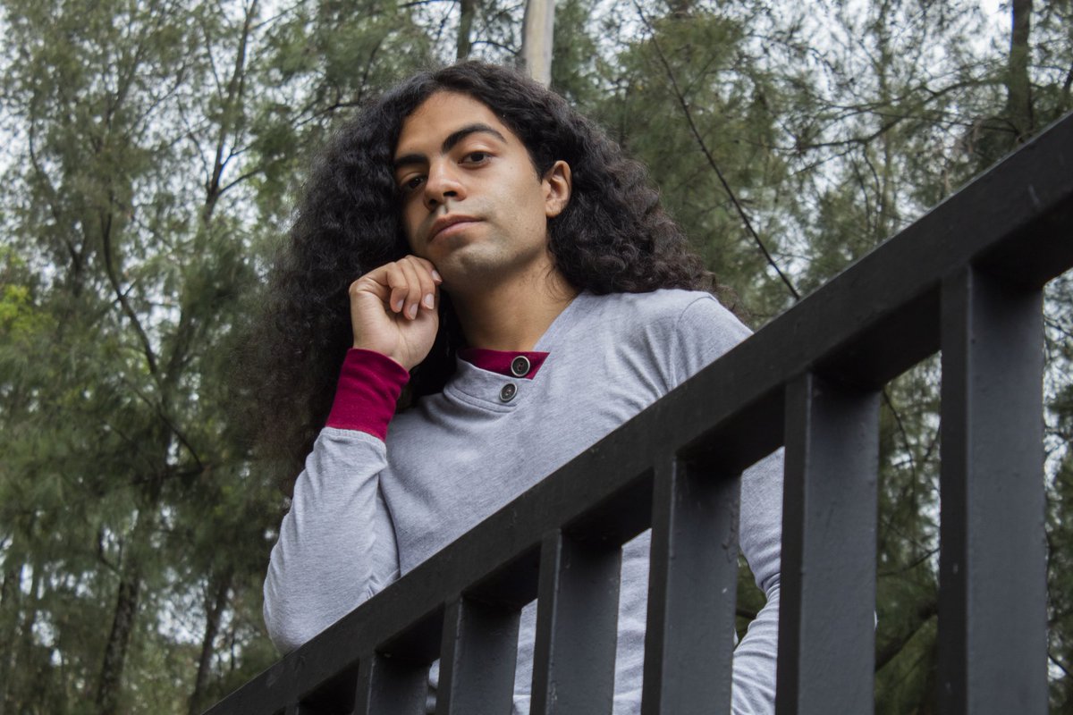 JManuelCC97's tweet photo. Sesión en exterior 📸 

#curlyhair #latino #modelwatch #portraitphotography https://t.co/Dc6bGE5XHE